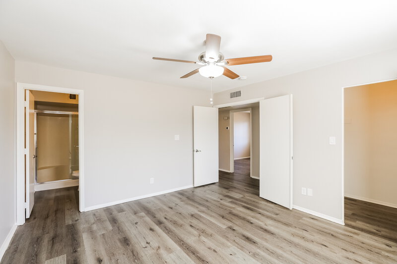 2,080/Mo, 18210 N 29th Ave Phoenix, AZ 85053 Main Bedroom View 2