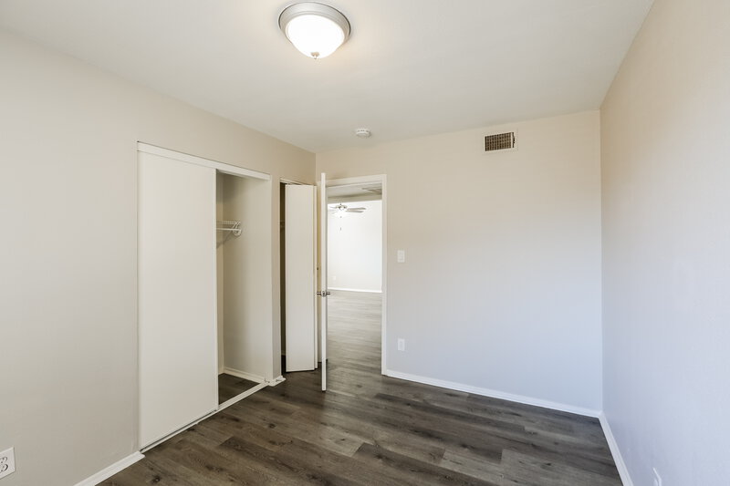 2,080/Mo, 18210 N 29th Ave Phoenix, AZ 85053 Bedroom View 2