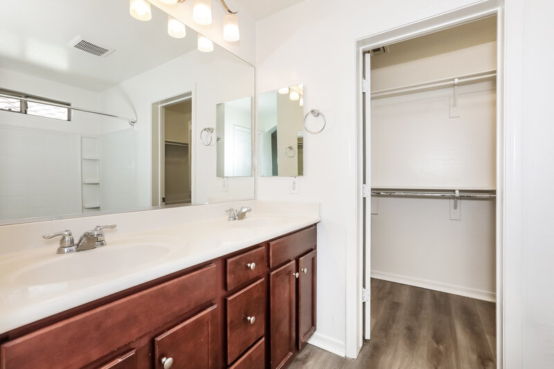 2,235/Mo, 2946 N 72nd St Mesa, AZ 85207 Main Bathroom View