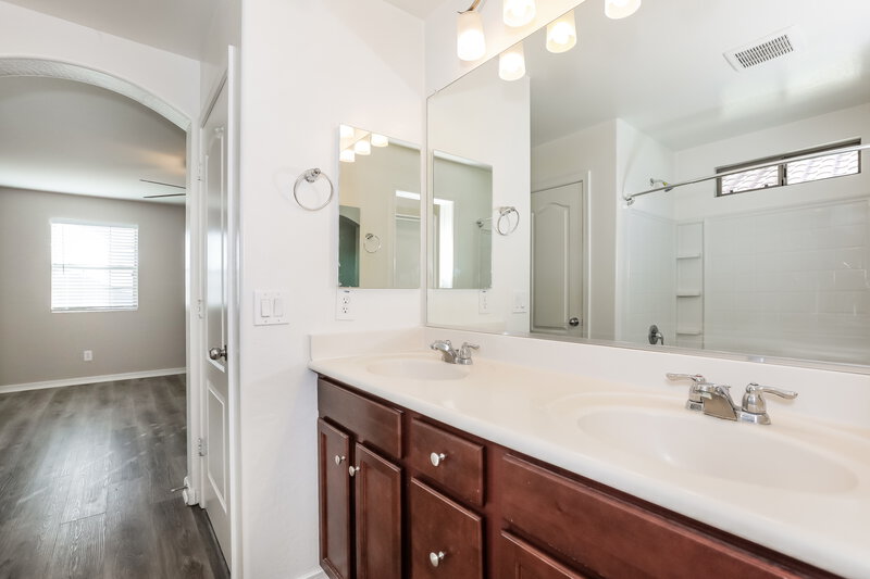 2,235/Mo, 2946 N 72nd St Mesa, AZ 85207 Main Bathroom View 2