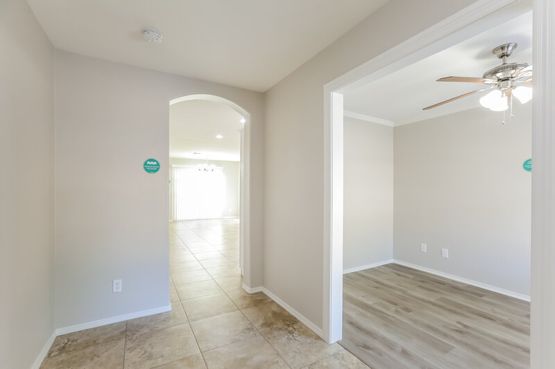 2,065/Mo, 3702 S 62nd Ave Phoenix, AZ 85043 Foyer View