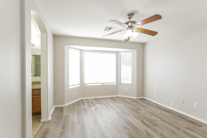 2,065/Mo, 3702 S 62nd Ave Phoenix, AZ 85043 Master Bedroom View 2