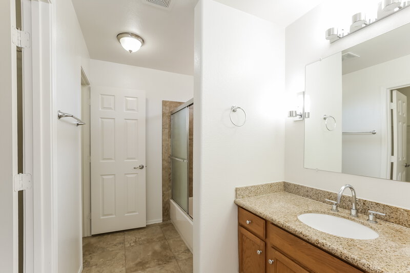2,065/Mo, 3702 S 62nd Ave Phoenix, AZ 85043 Master Bathroom View