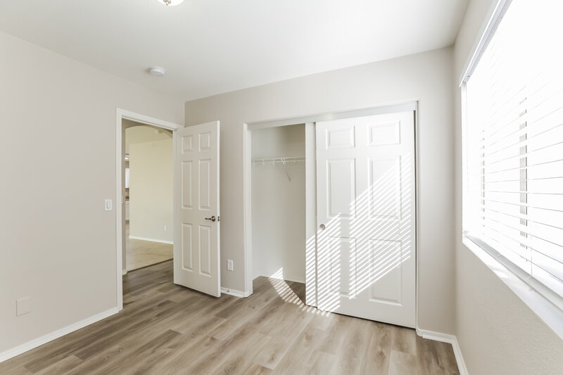 2,065/Mo, 3702 S 62nd Ave Phoenix, AZ 85043 Bedroom View