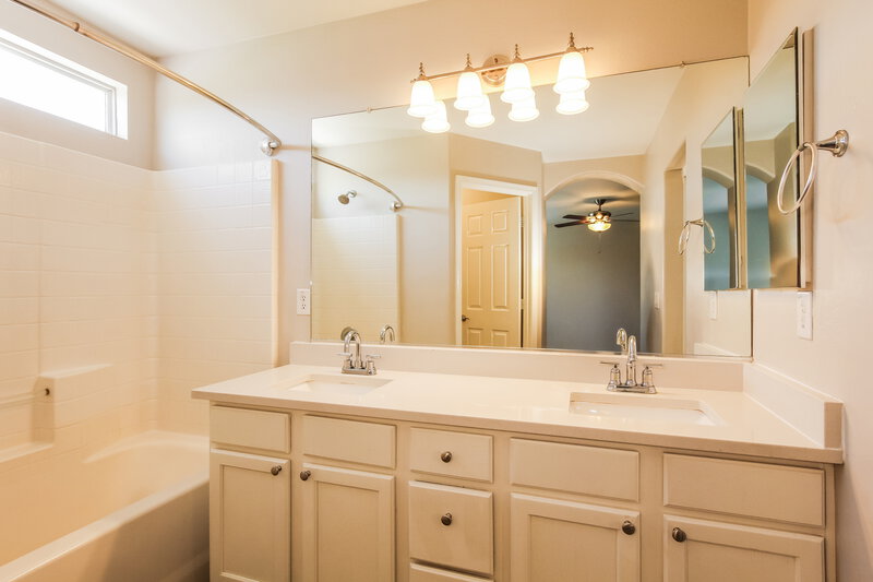 1,875/Mo, 2655 S 89th Ave Tolleson, AZ 85353 Main Bathroom View
