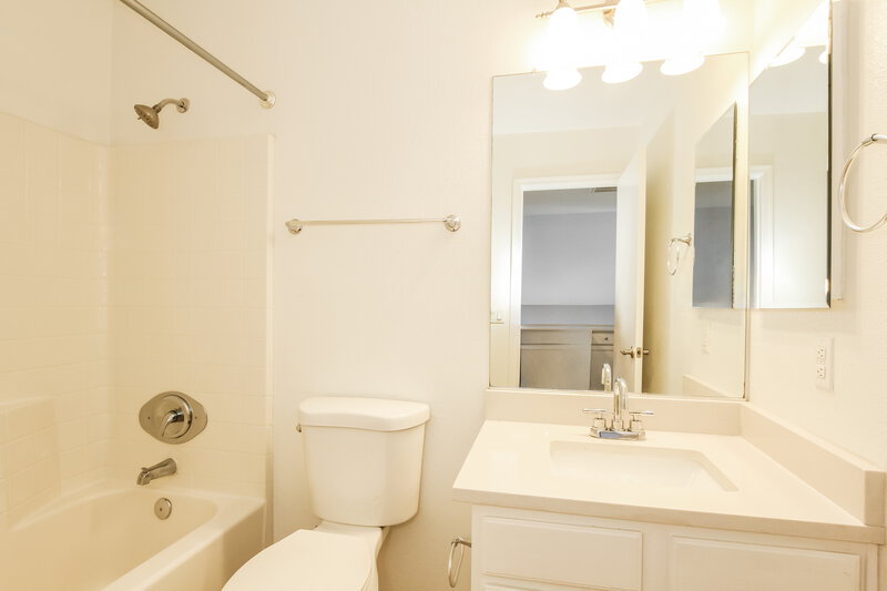 2,210/Mo, 1012 N Blackstone Dr Chandler, AZ 85224 Bathroom View