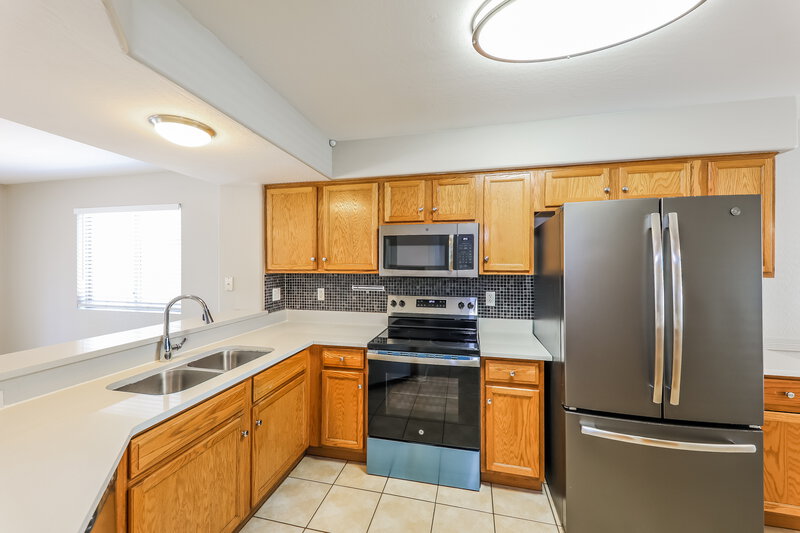 2,090/Mo, 17263 W Durango St Goodyear, AZ 85338 Kitchen View