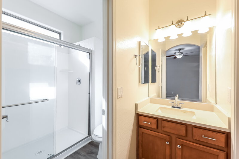 1,850/Mo, 13017 W Corrine Dr El Mirage, AZ 85335 Main Bathroom View