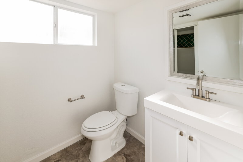 2,960/Mo, 8737 W Bluefield Ave Peoria, AZ 85382 Bathroom View