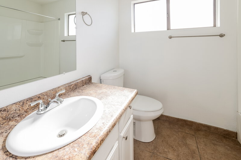 2,960/Mo, 8737 W Bluefield Ave Peoria, AZ 85382 Bathroom View 2