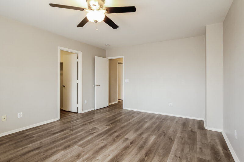 2,040/Mo, 8256 N 112th Ave Peoria, AZ 85345 Main Bedroom View 2