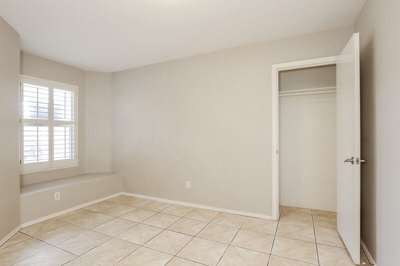 2,040/Mo, 8256 N 112th Ave Peoria, AZ 85345 Bedroom View 3