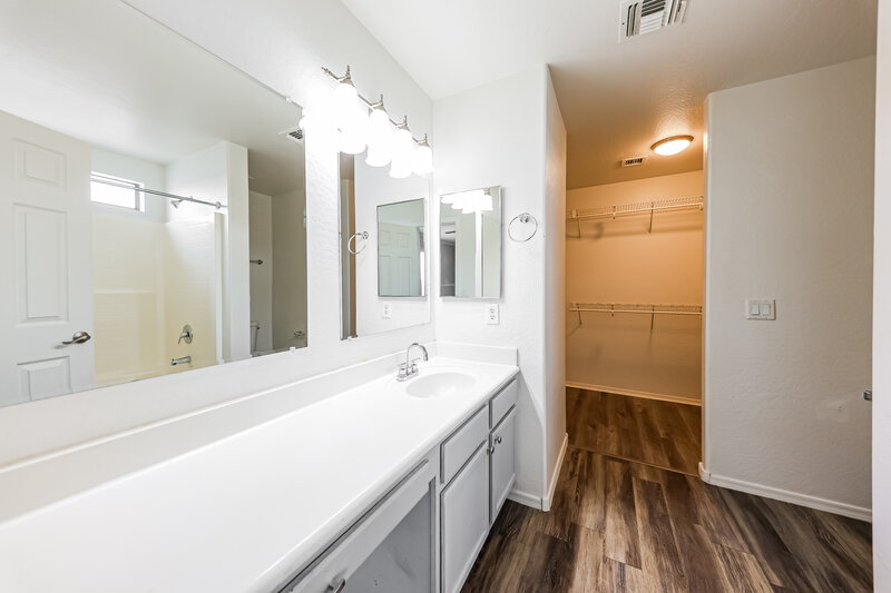 1,970/Mo, 11434 W Phillip Jacob Drive Surprise, AZ 85378 Main Bathroom View