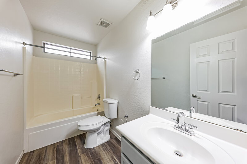 1,970/Mo, 11434 W Phillip Jacob Drive Surprise, AZ 85378 Main Bathroom View 2