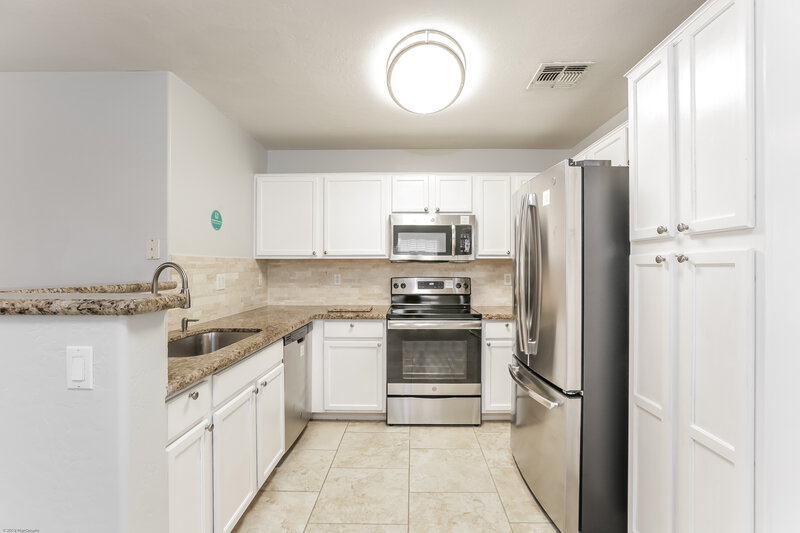 1,875/Mo, 16224 W Pioneer St Goodyear, AZ 85338 Kitchen View