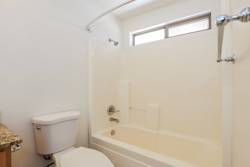 1,795/Mo, 14909 W Watson Cir Surprise, AZ 85379 Main Bathroom View