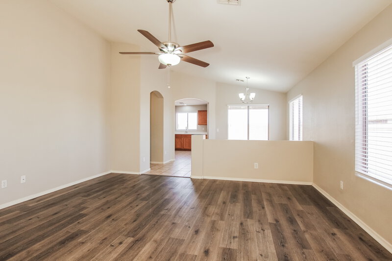 2,315/Mo, 802 S 126th Ave Avondale, AZ 85323 Living Room View