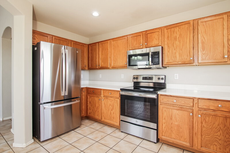 2,315/Mo, 802 S 126th Ave Avondale, AZ 85323 Kitchen View