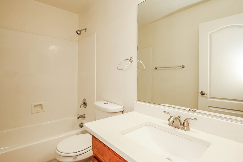 2,315/Mo, 802 S 126th Ave Avondale, AZ 85323 Bathroom View