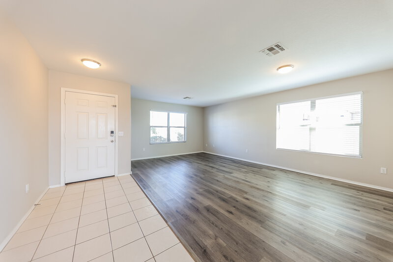 2,060/Mo, 8211 W Mission Ln Peoria, AZ 85345 Living Room View 2