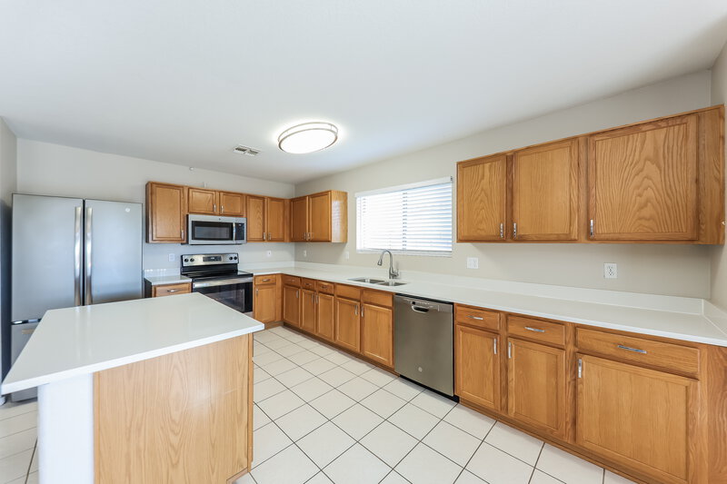 2,060/Mo, 8211 W Mission Ln Peoria, AZ 85345 Kitchen View
