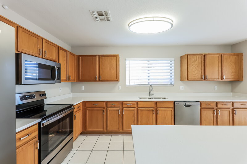 2,060/Mo, 8211 W Mission Ln Peoria, AZ 85345 Kitchen View 2