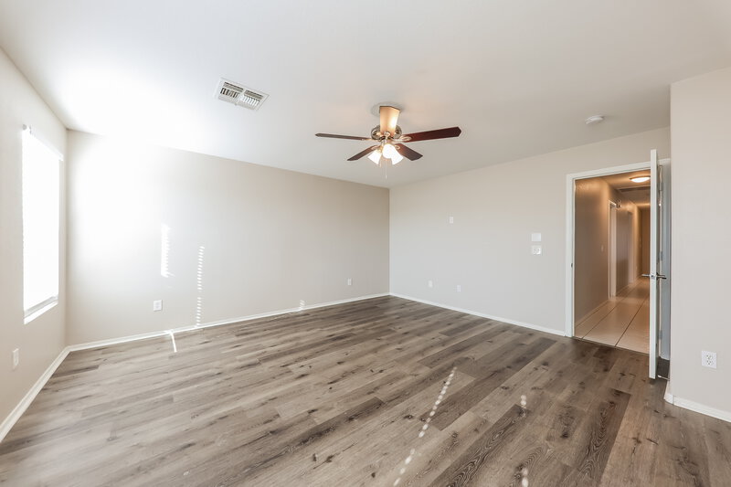 2,060/Mo, 8211 W Mission Ln Peoria, AZ 85345 Main Bedroom View 2