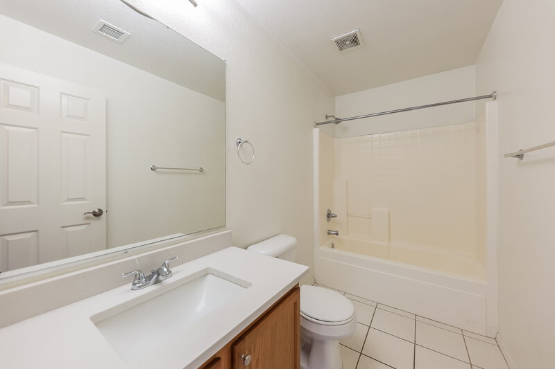 2,060/Mo, 8211 W Mission Ln Peoria, AZ 85345 Bathroom View