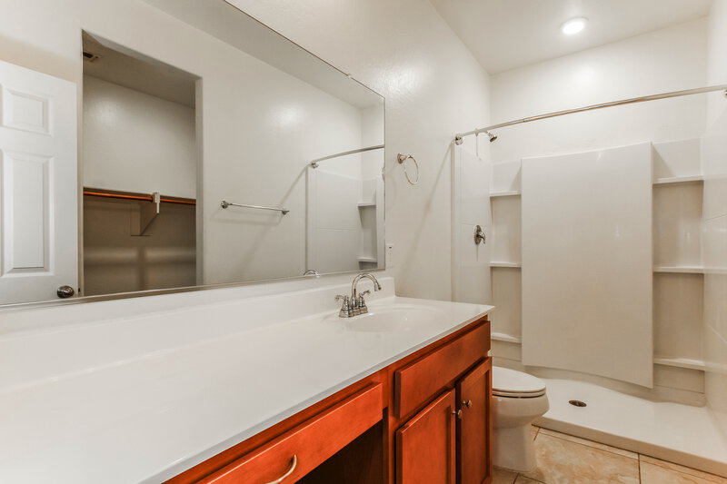2,130/Mo, 4086 W Winston Dr Laveen, AZ 85339 Main Bathroom View