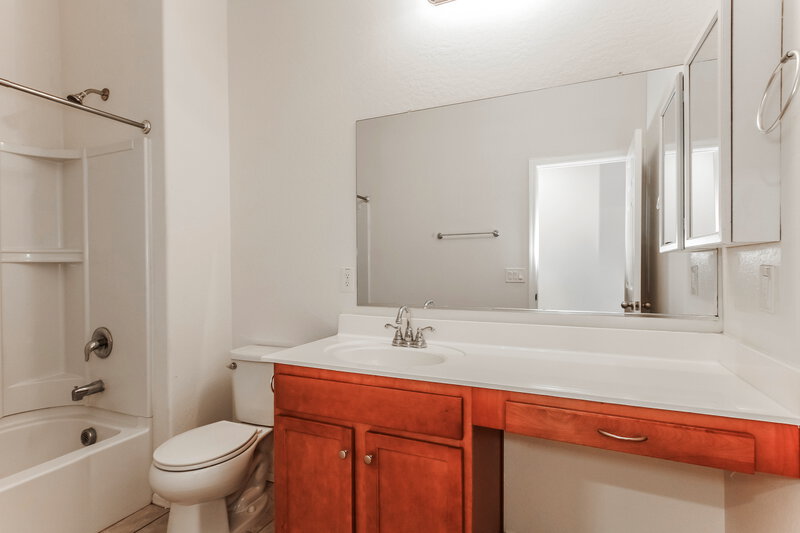 2,130/Mo, 4086 W Winston Dr Laveen, AZ 85339 Main Bathroom View 2
