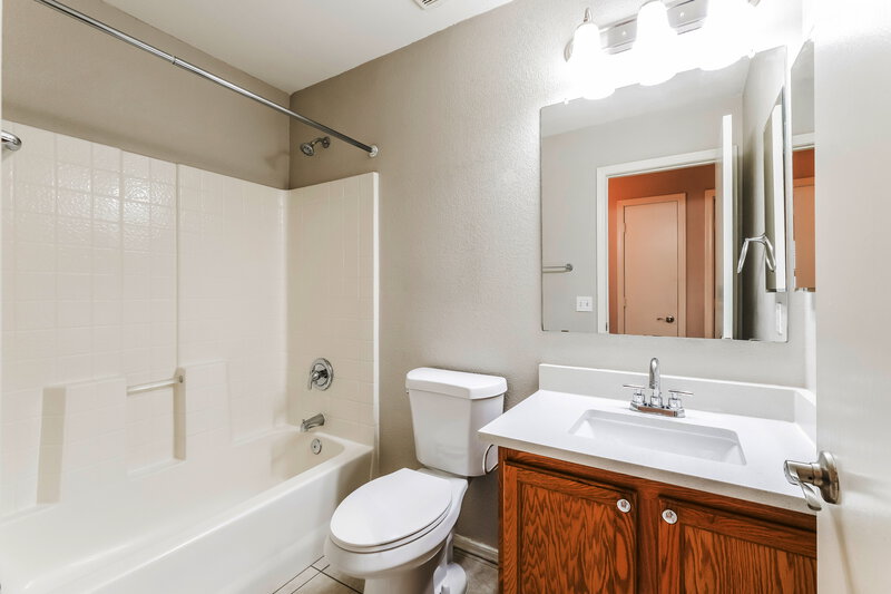 2,005/Mo, 16083 W Monroe St Goodyear, AZ 85338 Main Bathroom View