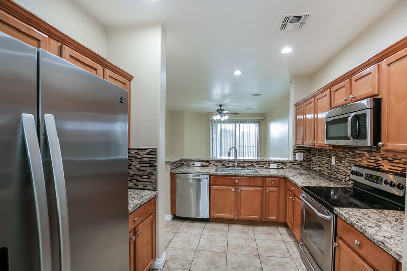 2,110/Mo, 11559 W Western Ave Avondale, AZ 85323 Kitchen View 2