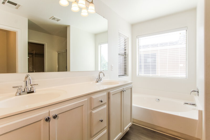 1,990/Mo, 3020 S 94th Ave Tolleson, AZ 85353 Main Bathroom View