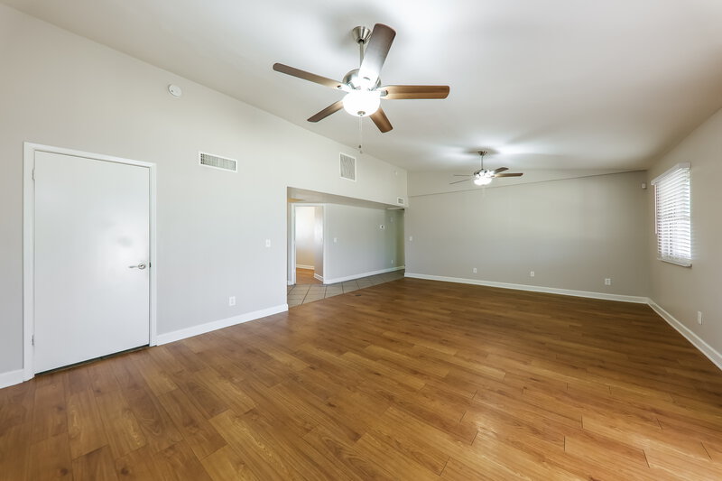 2,075/Mo, 7008 W Canterbury Dr Peoria, AZ 85345 Living Room View 3