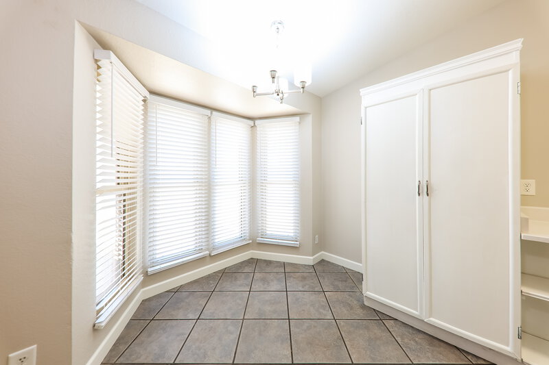 2,075/Mo, 7008 W Canterbury Dr Peoria, AZ 85345 Breakfast Nook View