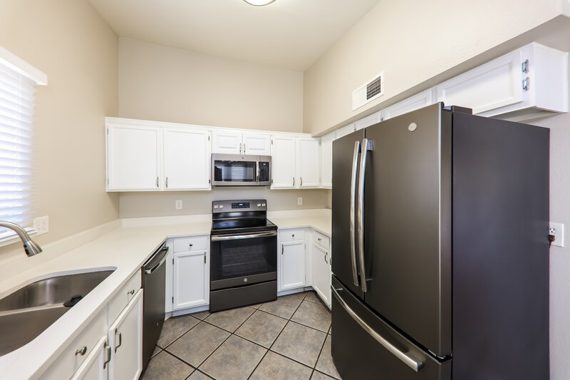 2,075/Mo, 7008 W Canterbury Dr Peoria, AZ 85345 Kitchen View 2