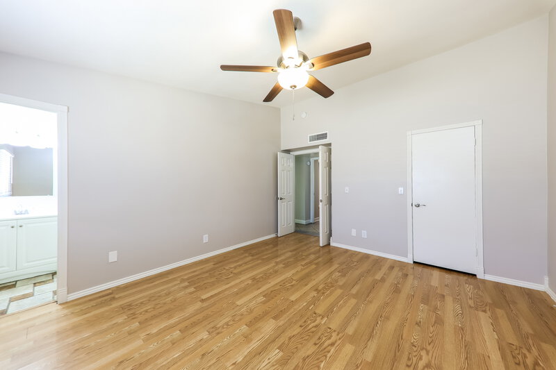 2,075/Mo, 7008 W Canterbury Dr Peoria, AZ 85345 Main Bedroom View 2