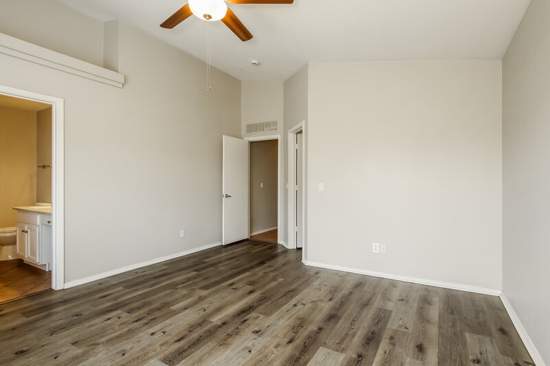 1,850/Mo, 12821 W Crocus Dr El Mirage, AZ 85335 Main Bedroom View 2