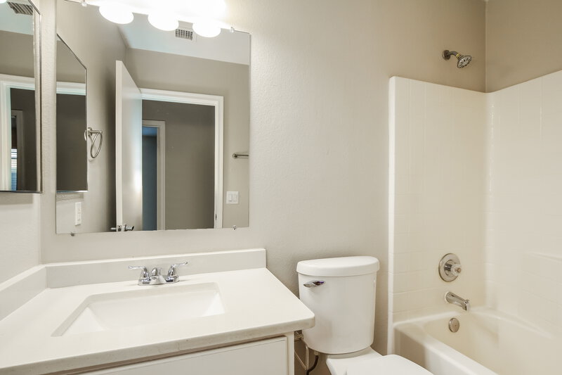 1,850/Mo, 12821 W Crocus Dr El Mirage, AZ 85335 Bathroom View