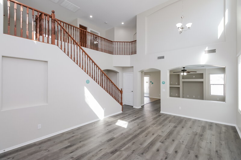 2,385/Mo, 7220 W Warner St Phoenix, AZ 85043 Living Room View 2