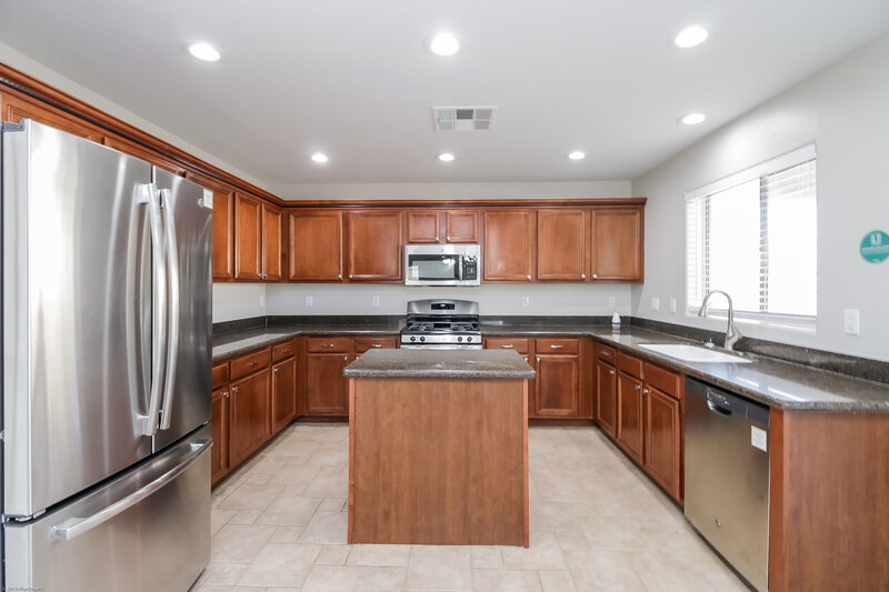 2,385/Mo, 7220 W Warner St Phoenix, AZ 85043 Kitchen View