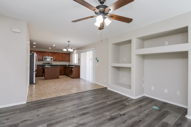 2,385/Mo, 7220 W Warner St Phoenix, AZ 85043 Family Room View 2