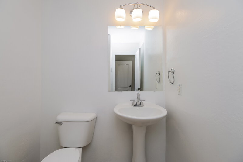2,385/Mo, 7220 W Warner St Phoenix, AZ 85043 Powder Room View