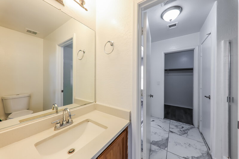 1,960/Mo, 11845 W Lupine Ave El Mirage, AZ 85335 Main Bathroom View