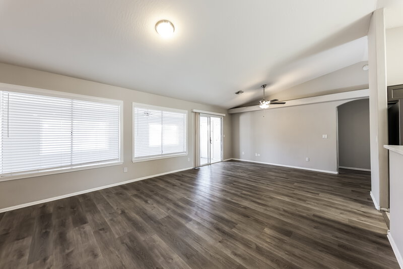 0/Mo, 7706 W San Miguel Ave Glendale, AZ 85303 Living Room View