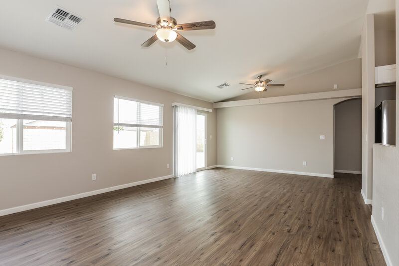 2,185/Mo, 7706 W San Miguel Ave Glendale, AZ 85303 Living Room View 2