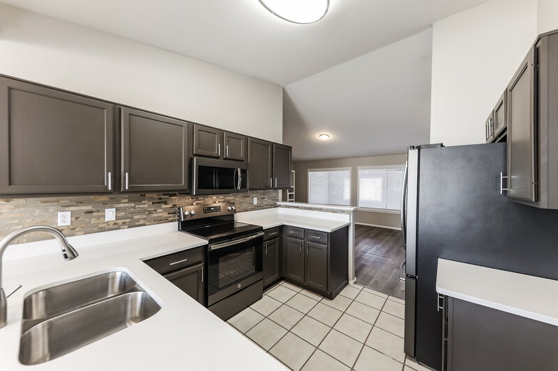 0/Mo, 7706 W San Miguel Ave Glendale, AZ 85303 Kitchen View