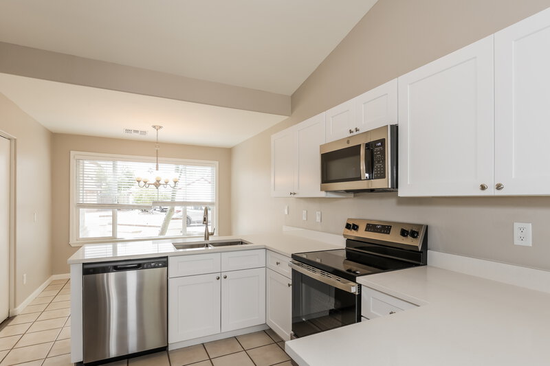 2,185/Mo, 7706 W San Miguel Ave Glendale, AZ 85303 Kitchen View