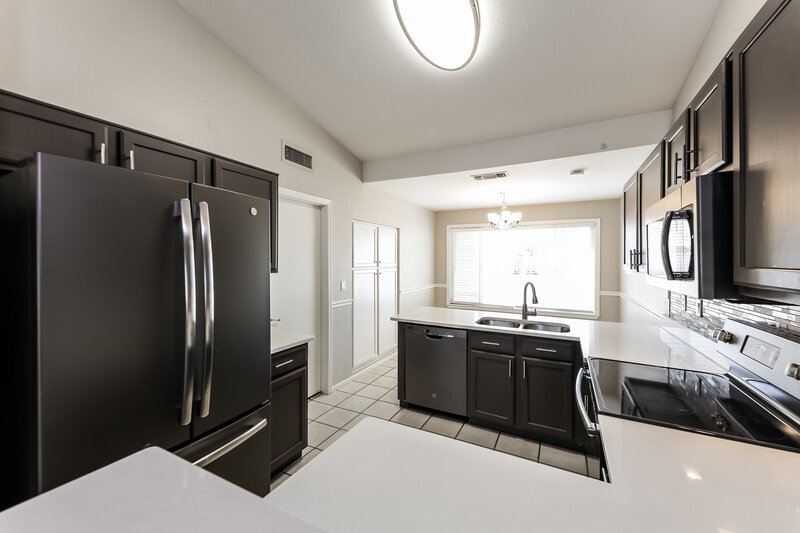 0/Mo, 7706 W San Miguel Ave Glendale, AZ 85303 Kitchen View 2