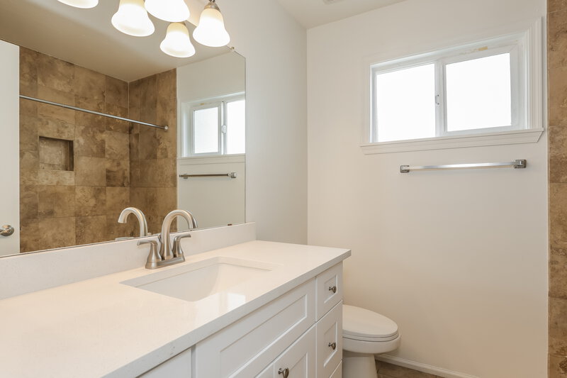 2,185/Mo, 7706 W San Miguel Ave Glendale, AZ 85303 Bathroom View